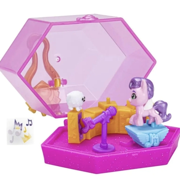 My Little Pony MINI PRINCESS PIPP PETALS Crystal Keychain Magic Portable Playset - Picture 11 of 11